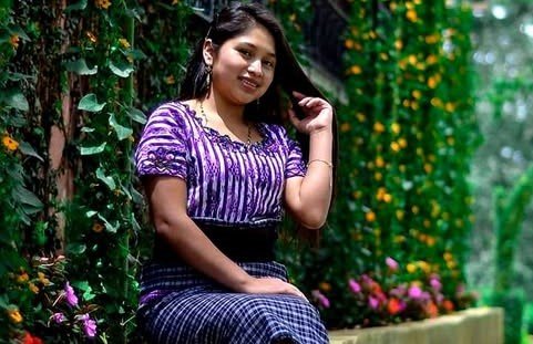 SIGNIFICADO DEL COLOR MORADO Y NEGRO EN LA INDUMENTARIA MAYA.